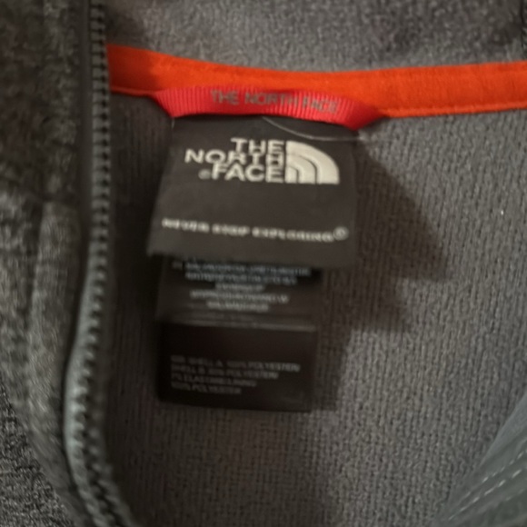 Men's Gray and Red The North Face Jacket - Picture 2 of 8